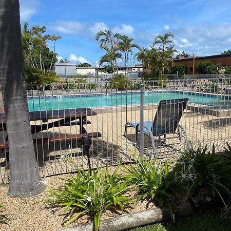 Castle Motor Lodge Bowen Esterno foto