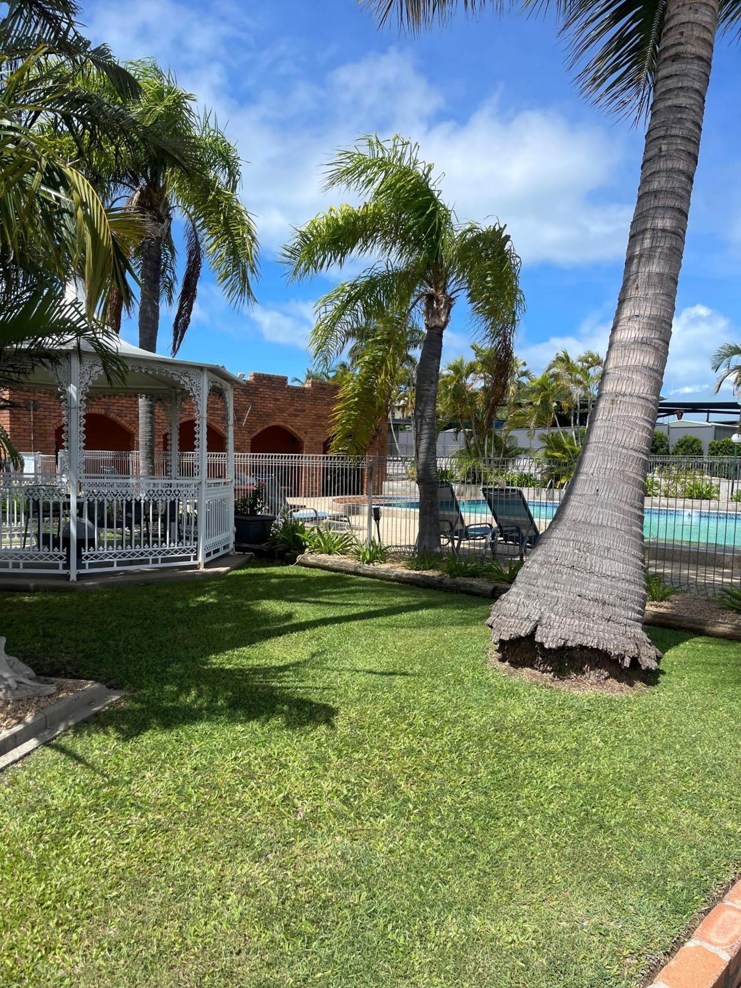 Castle Motor Lodge Bowen Esterno foto