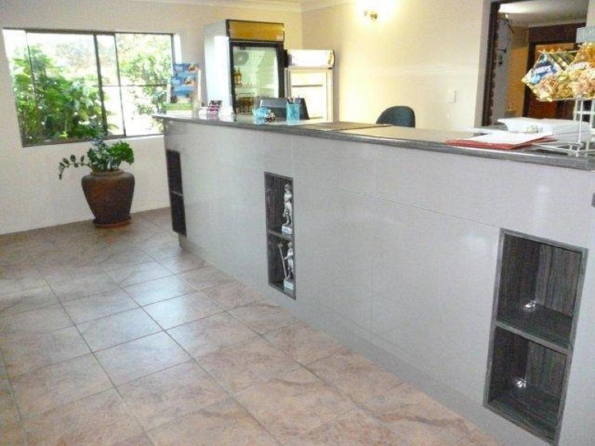 Castle Motor Lodge Bowen Esterno foto